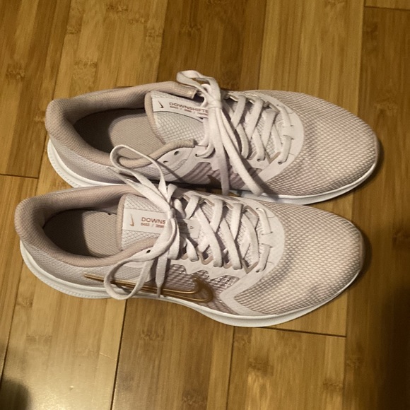 Nike Women’s Downshifter Size 9 Pink/Gold Running Sneakers - Picture 4 of 9